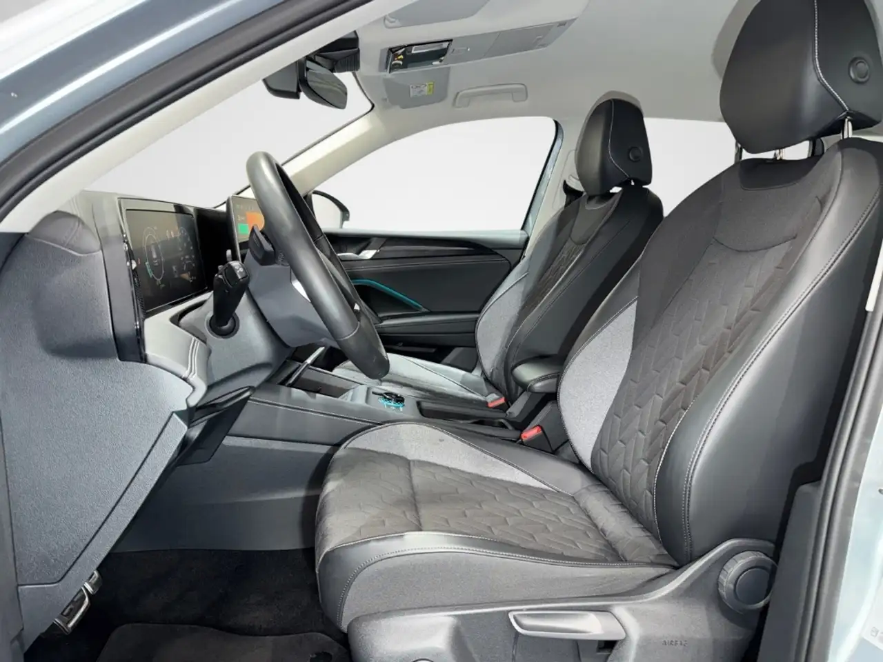 Volkswagen Tiguan 1.5 eTSI DSG GOAL AHK LED 360 CAM TRAVEL NAVI AMBI — Galerie du véhicule 10