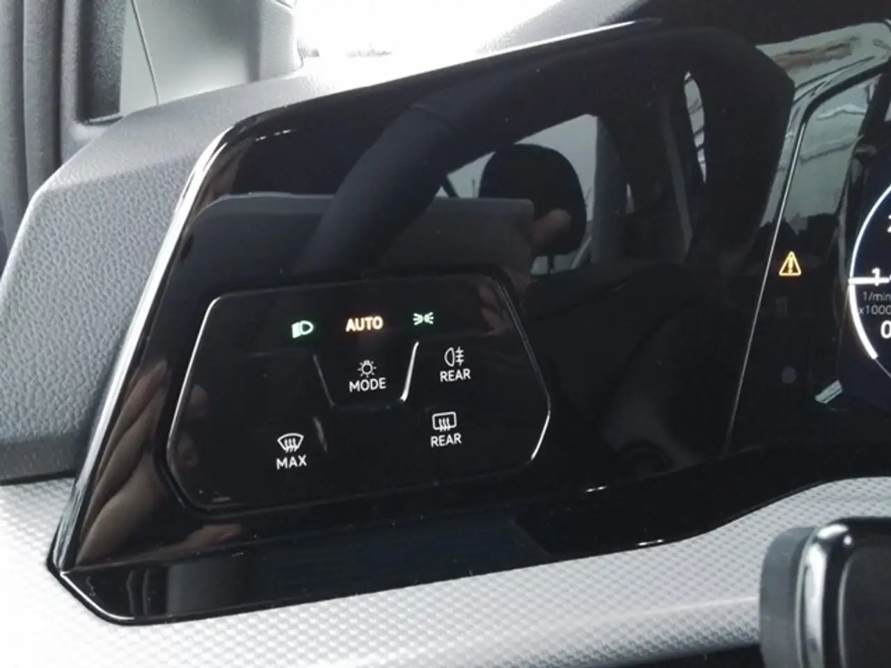 Volkswagen Golf VIII TSI Move LED Navi SHZ AID RFK — Galerie du véhicule 20