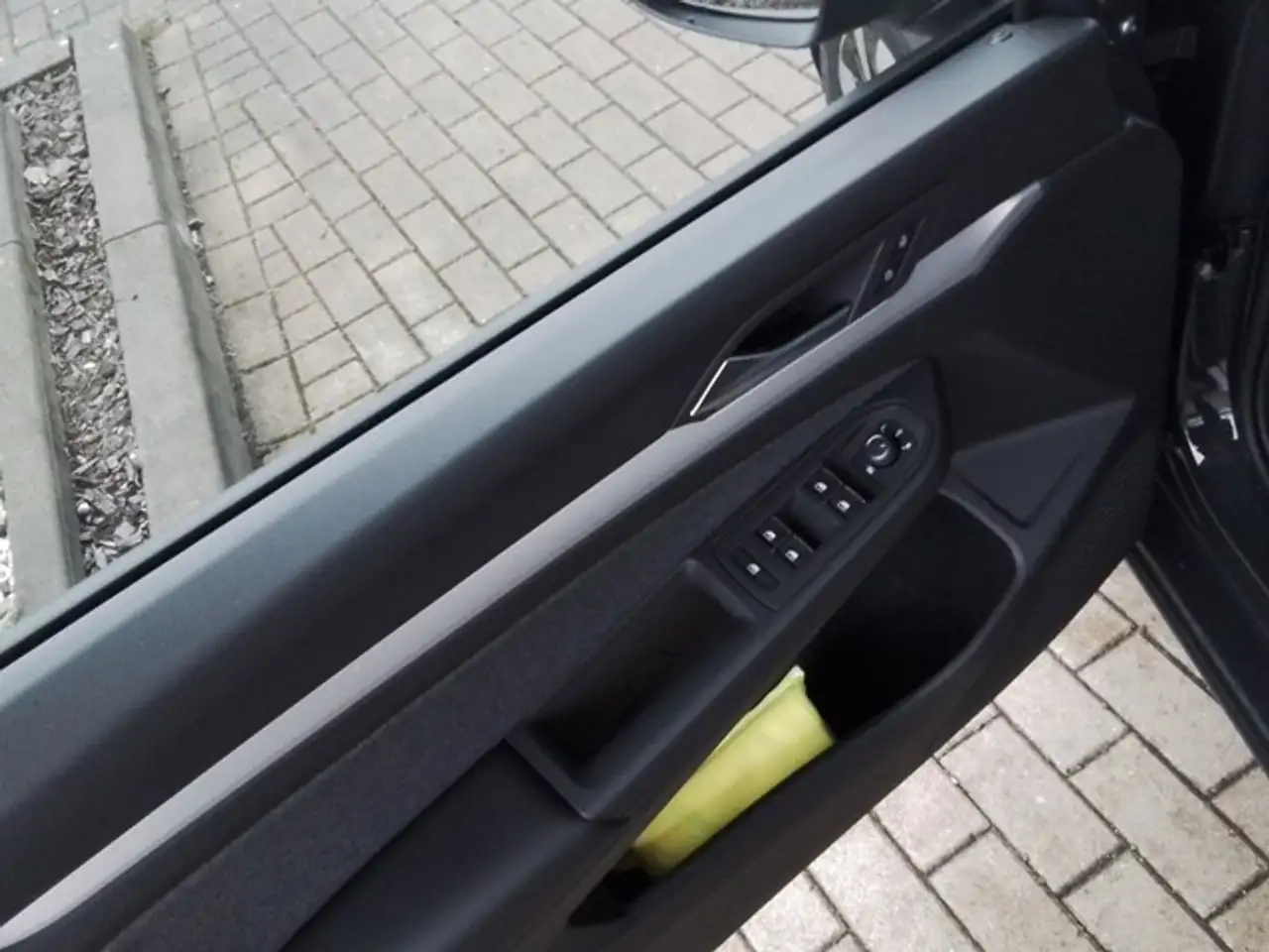 Volkswagen Golf VIII TSI Move LED Navi SHZ AID RFK — Galerie du véhicule 19