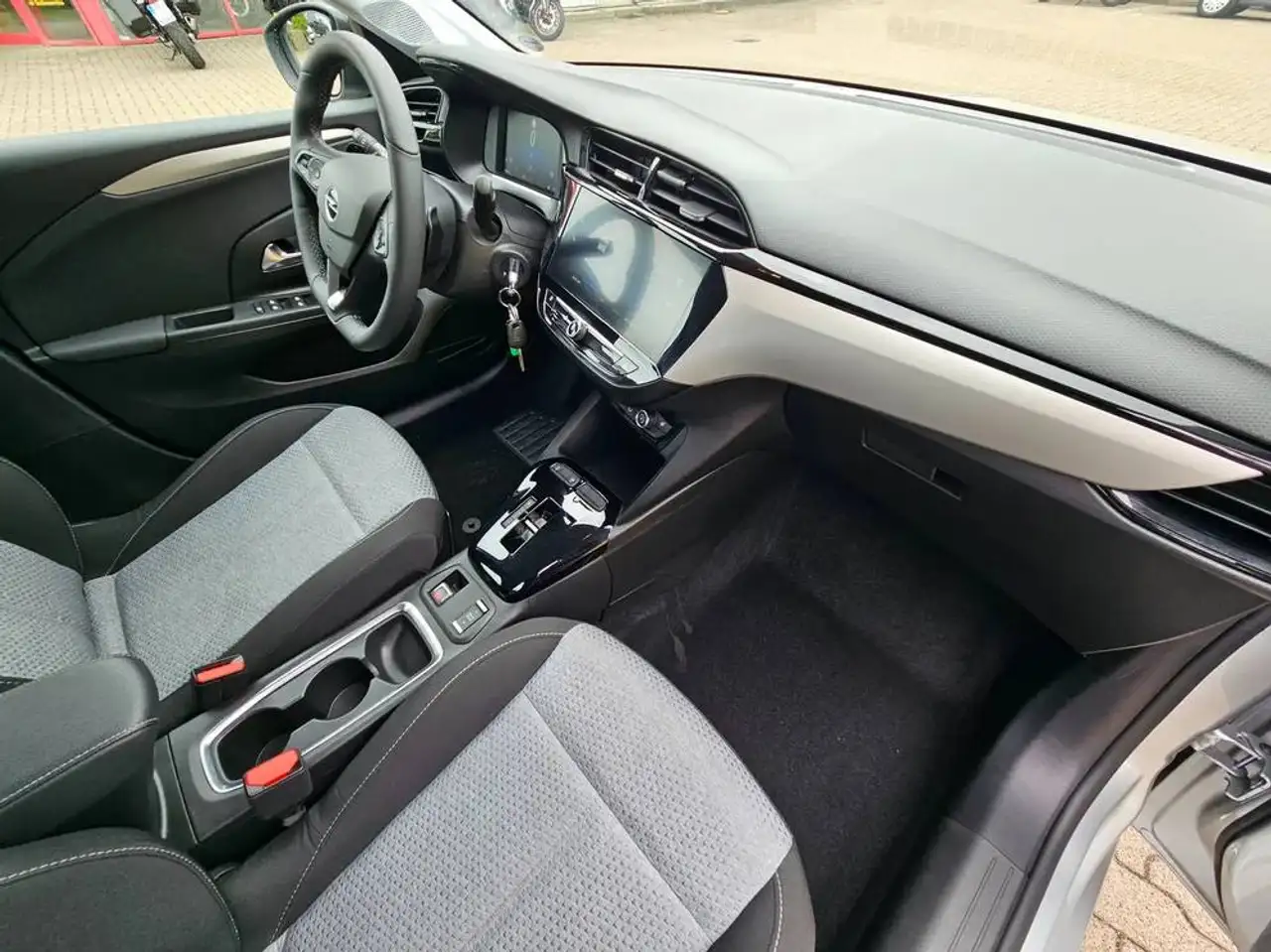 Opel Corsa Edition Allwetterreifen / PDC vorn & hinten — Vehicle gallery 7
