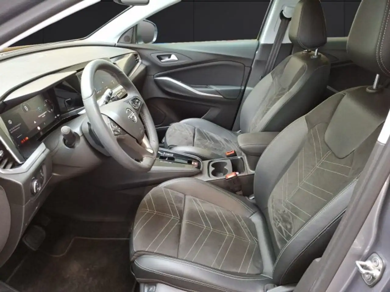 Opel Grandland Grandland 1.2 Turbo GS Line Automatik Alcantara Allwetter — معرض صور السيارة 8