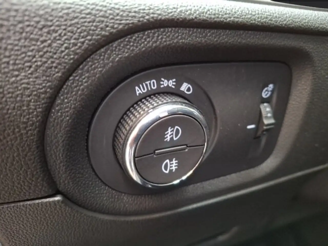 Opel Grandland Grandland 1.2 Turbo GS Line Automatik Alcantara Allwetter — معرض صور السيارة 9