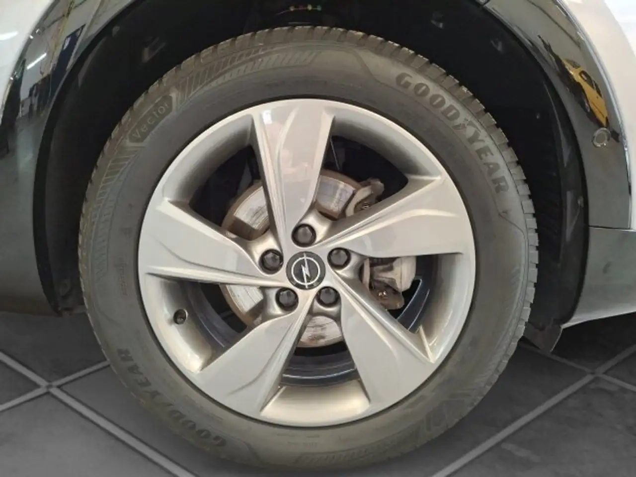 Opel Grandland Grandland 1.2 Turbo GS Line Automatik Alcantara Allwetter — معرض صور السيارة 6