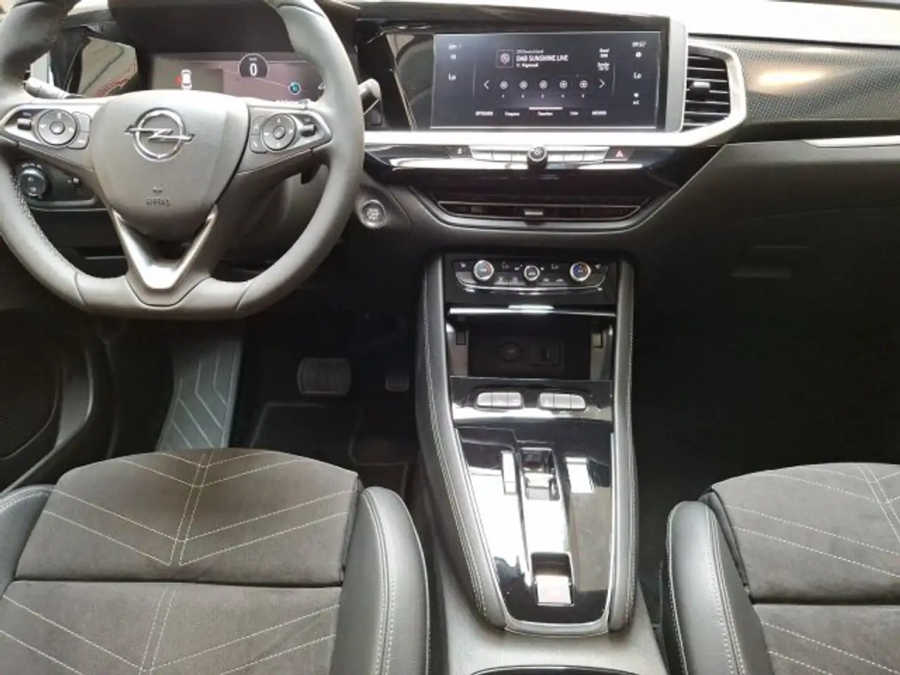 Opel Grandland Grandland 1.2 Turbo GS Line Automatik Alcantara Allwetter — معرض صور السيارة 12