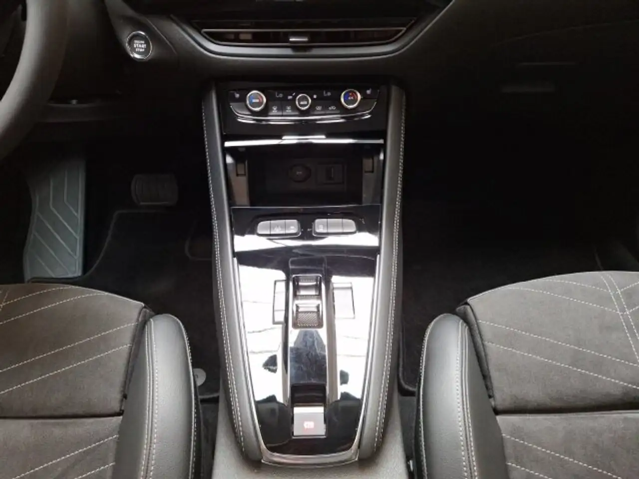 Opel Grandland Grandland 1.2 Turbo GS Line Automatik Alcantara Allwetter — معرض صور السيارة 13