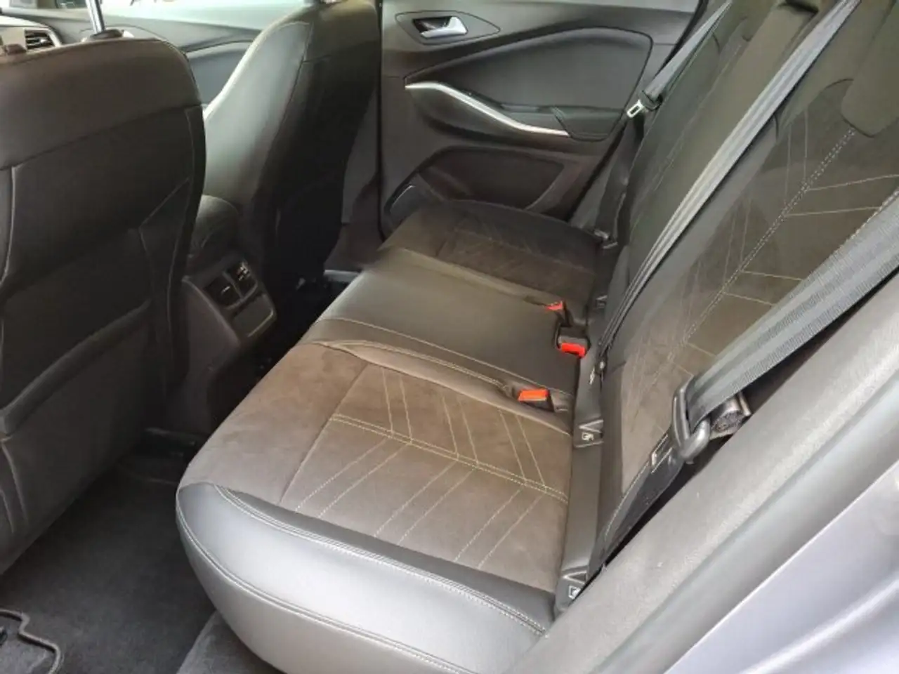 Opel Grandland Grandland 1.2 Turbo GS Line Automatik Alcantara Allwetter — معرض صور السيارة 14