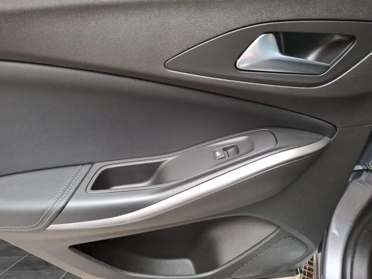 Opel Grandland Grandland 1.2 Turbo GS Line Automatik Alcantara Allwetter — معرض صور السيارة 15