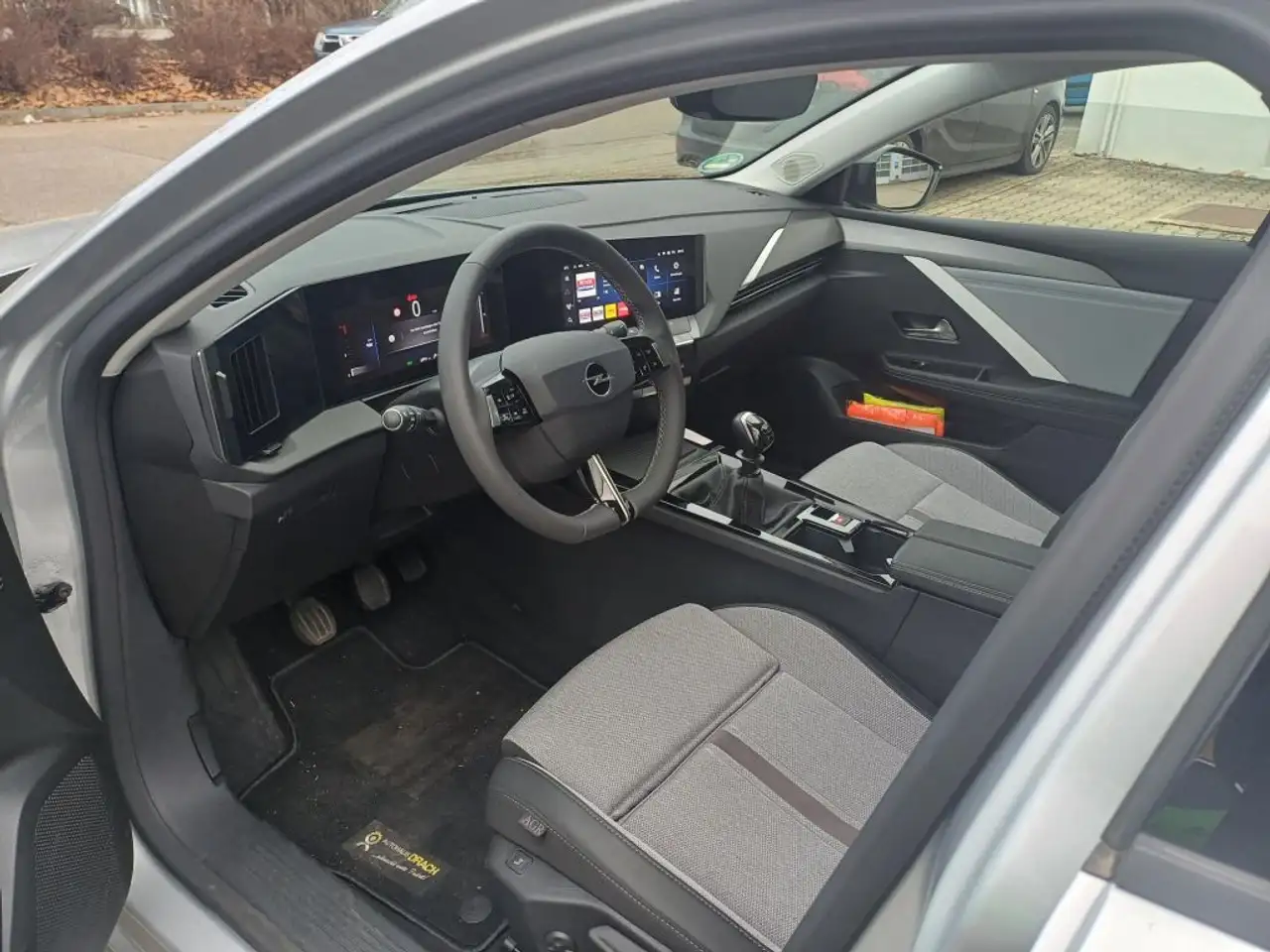 Opel Astra Sports Tourer 1.2 Turbo Elegance — Galería del vehículo 9