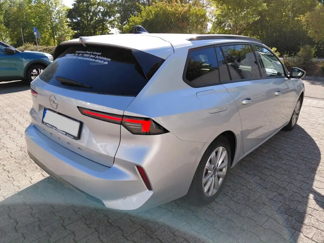 Opel Astra Sports Tourer 1.2 Turbo Elegance — Galería del vehículo 5