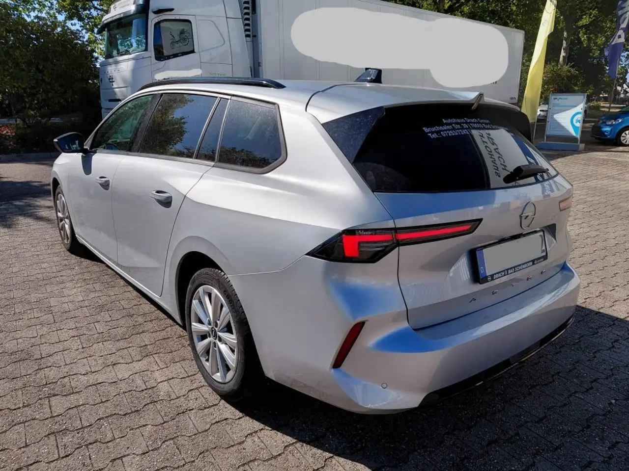 Opel Astra Sports Tourer 1.2 Turbo Elegance — Galería del vehículo 3