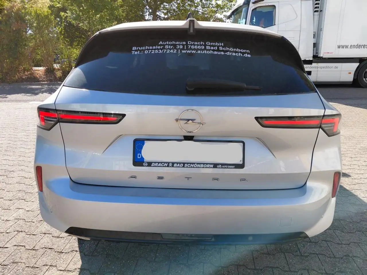 Opel Astra Sports Tourer 1.2 Turbo Elegance — Galería del vehículo 4