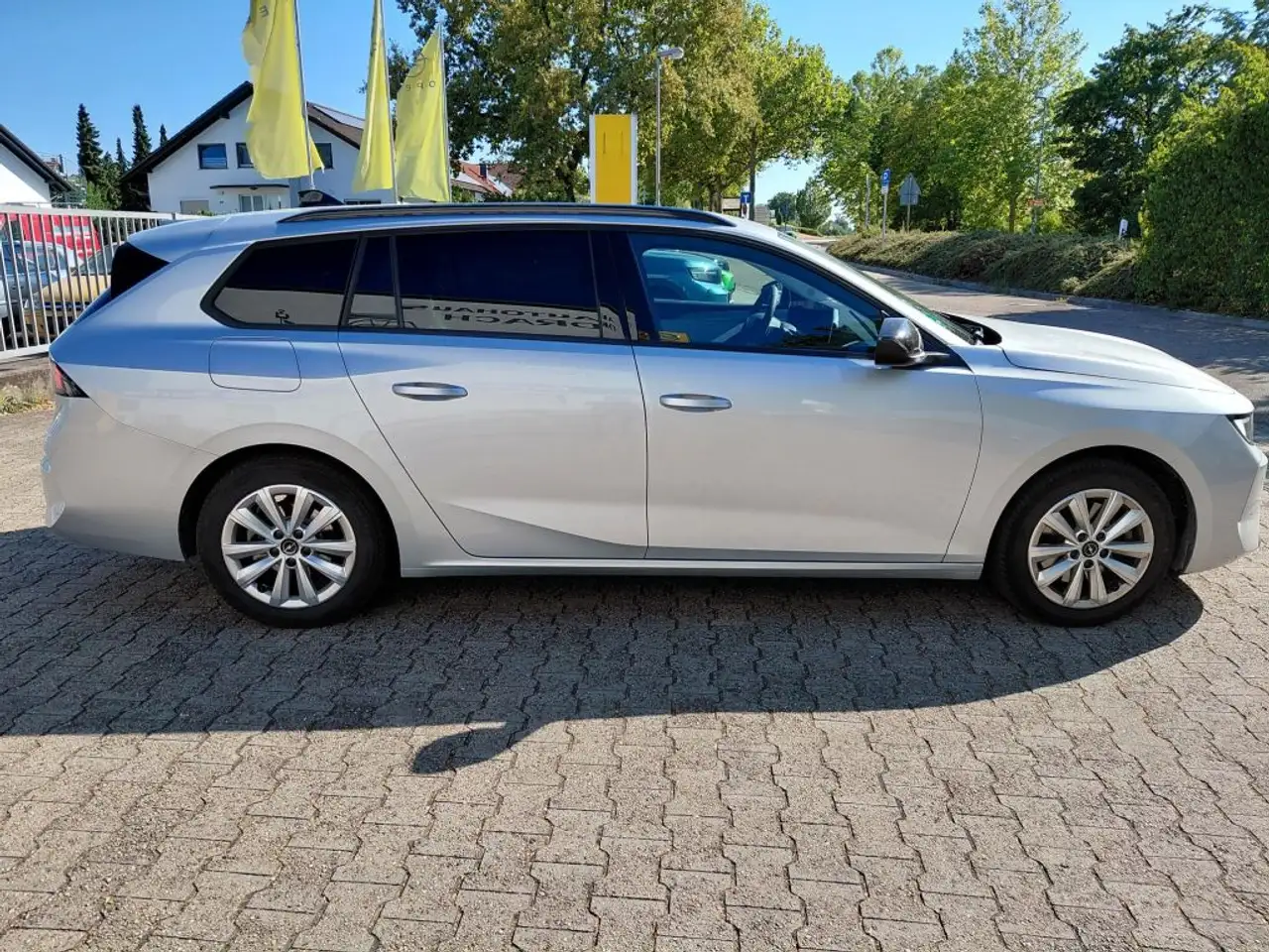Opel Astra Sports Tourer 1.2 Turbo Elegance — Galería del vehículo 6