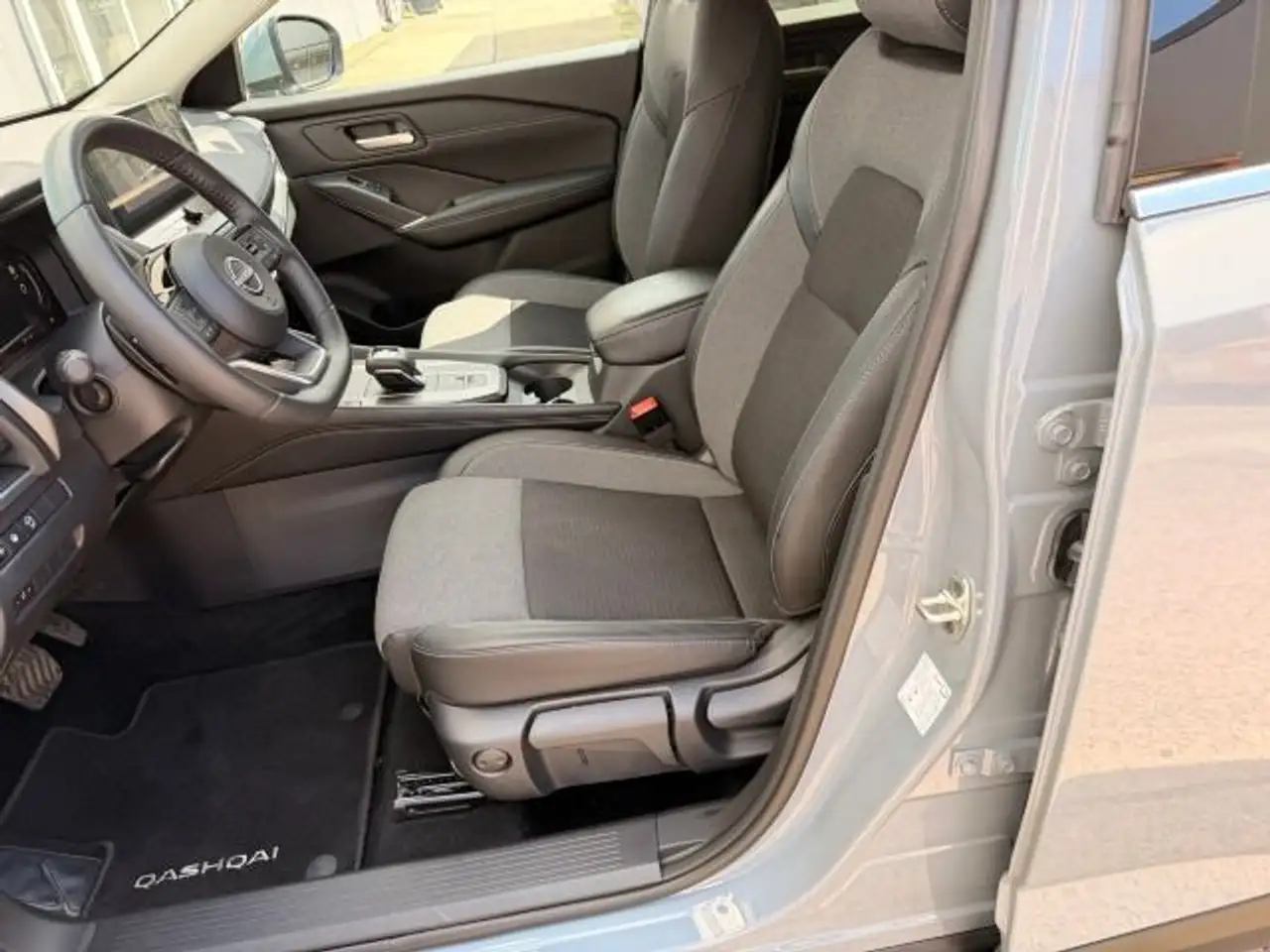Nissan Qashqai 1.3 DIG-T Xtronic N-Connecta*Winterpaket — Vehicle gallery 9