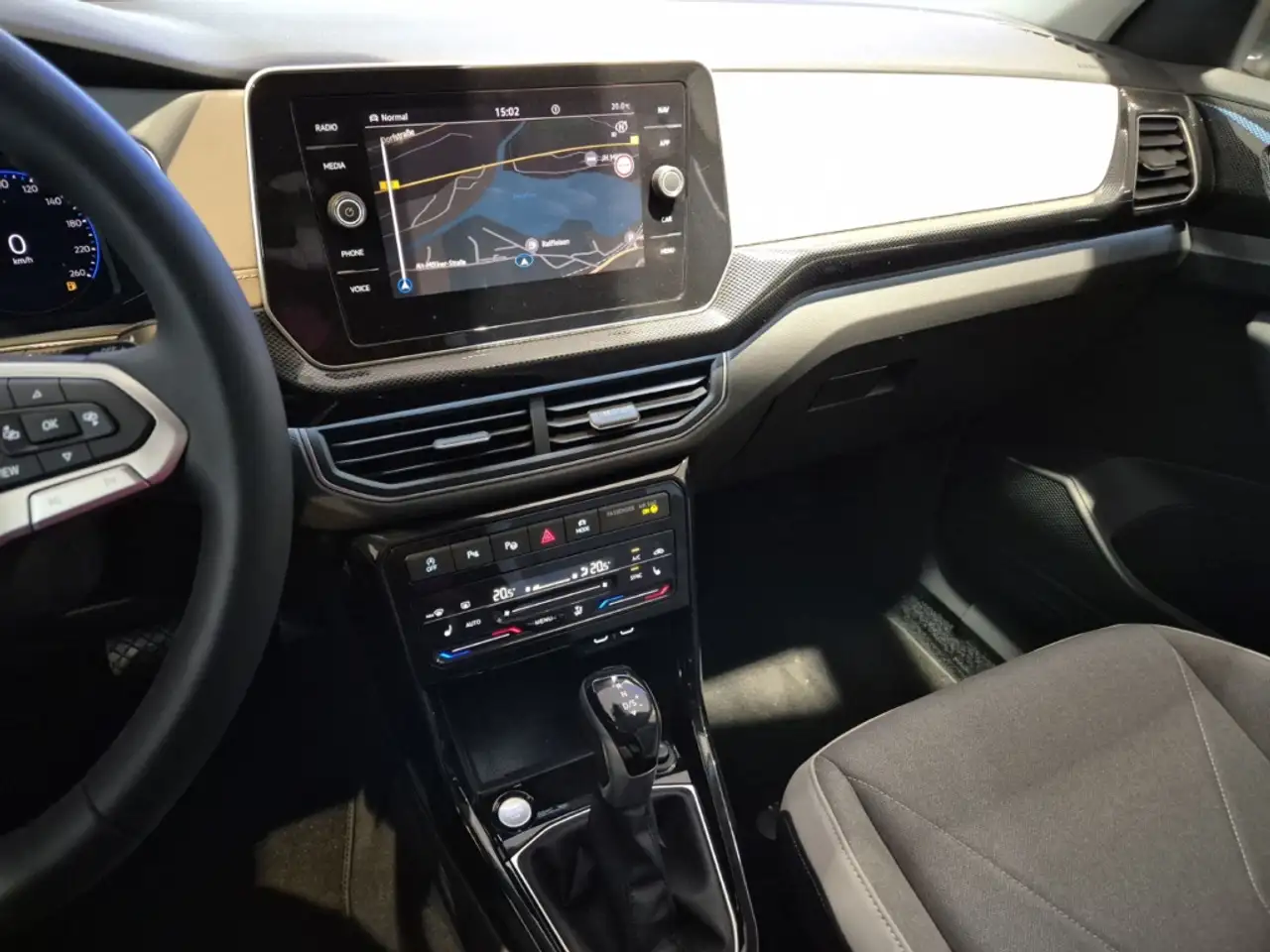 Volkswagen T-Cross Style 115 PS 7-Gang-DSG AHK Navi digitales Cockpit — Vehicle gallery 13