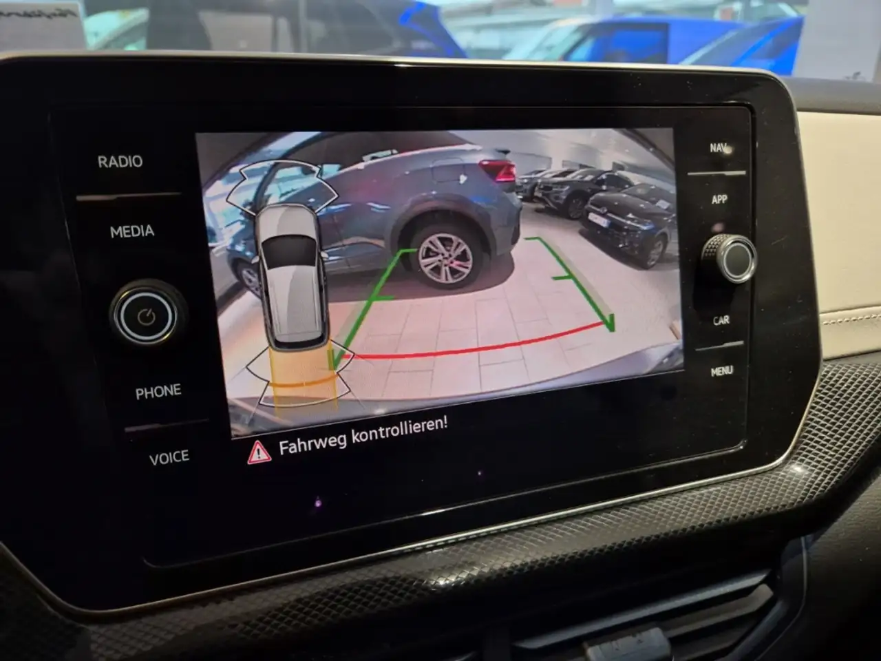 Volkswagen T-Cross Style 115 PS 7-Gang-DSG AHK Navi digitales Cockpit — Vehicle gallery 17