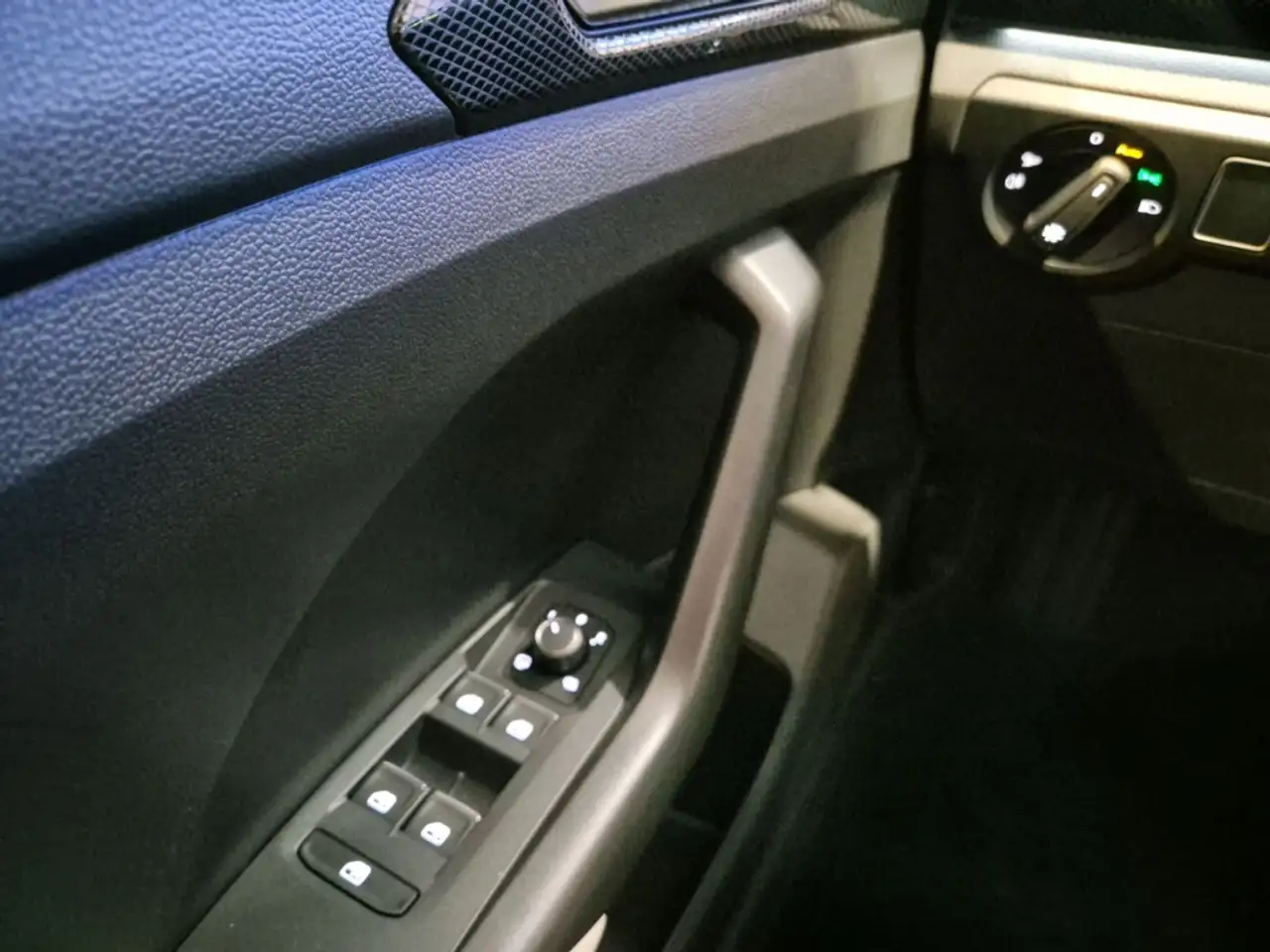 Volkswagen T-Cross Style 115 PS 7-Gang-DSG AHK Navi digitales Cockpit — Vehicle gallery 18