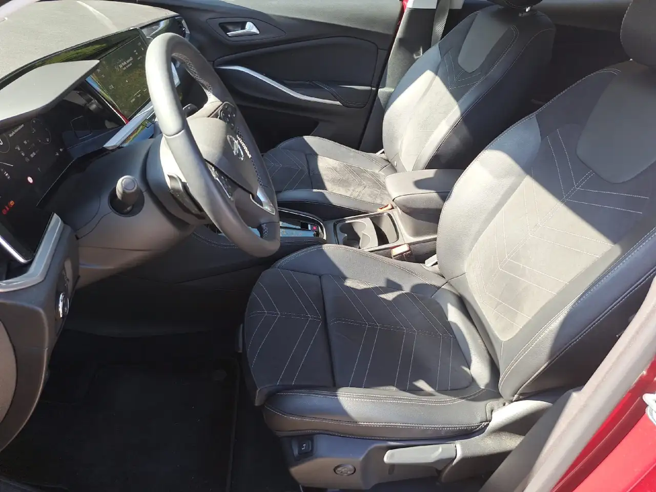 Opel Grandland 1.2 Turbo Ultimate *MATRIX*AHK*360°*SHZ — Vehicle gallery 8