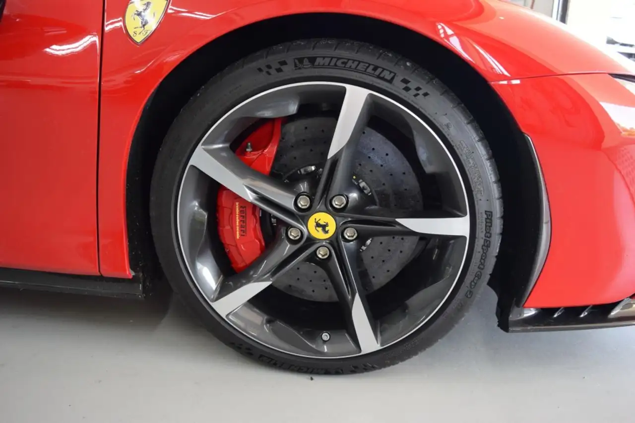 Ferrari SF90 Spider Racingsitze Lifting Carbon Kamera — معرض صور السيارة 20