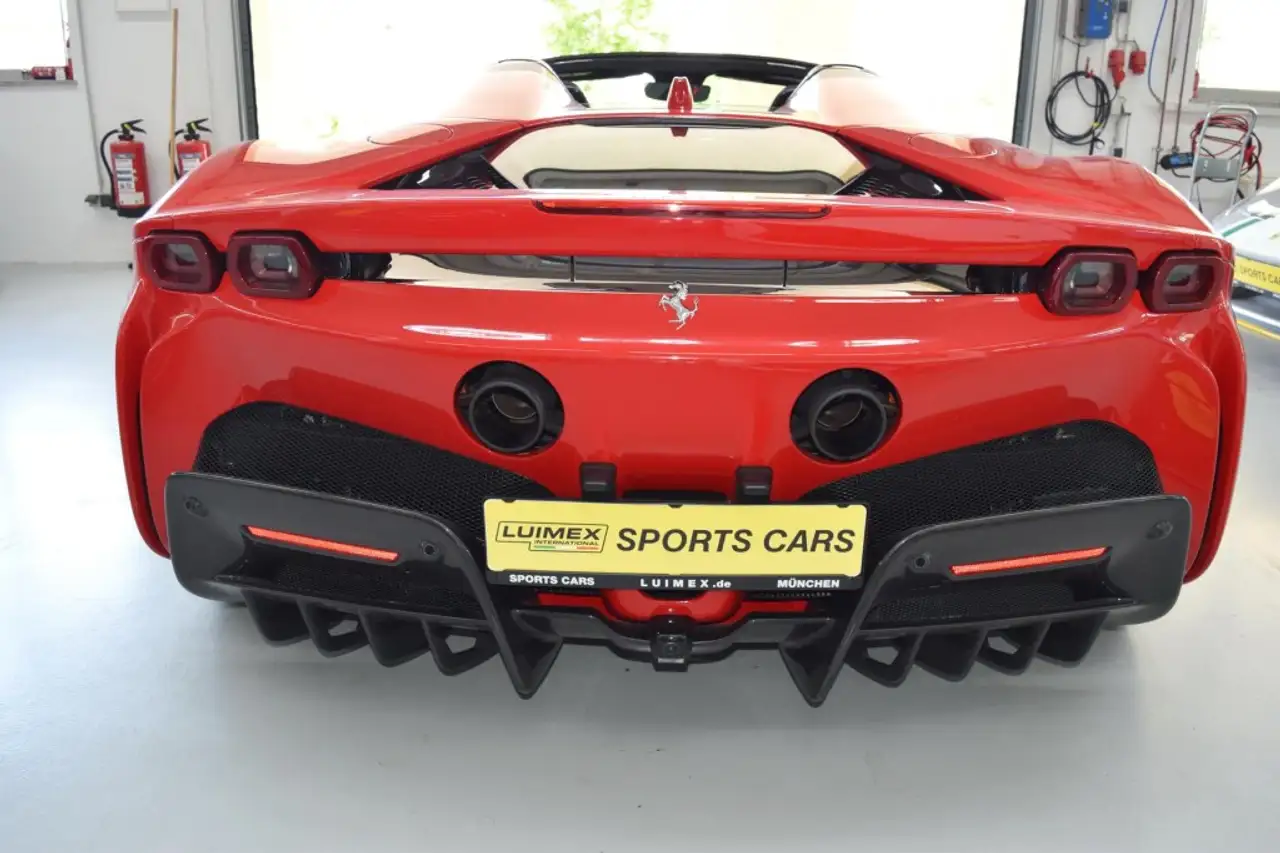 Ferrari SF90 Spider Racingsitze Lifting Carbon Kamera — معرض صور السيارة 19