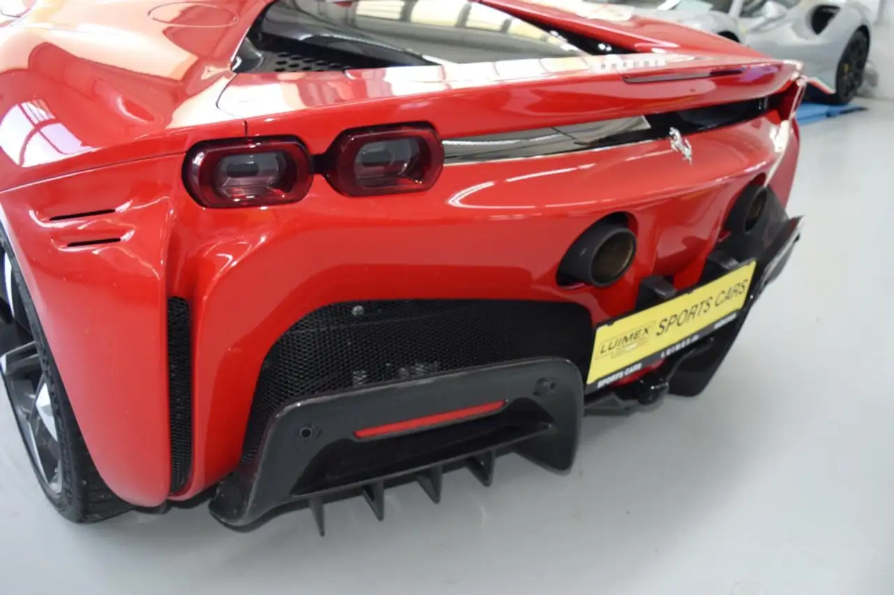 Ferrari SF90 Spider Racingsitze Lifting Carbon Kamera — معرض صور السيارة 18