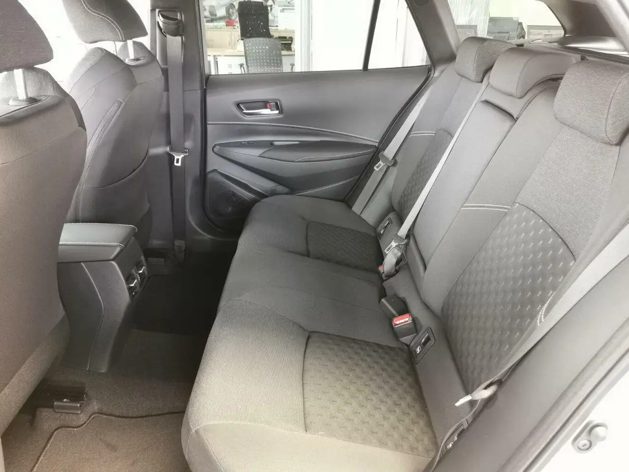 Suzuki Swace 1.8 Hybrid Comfort+ Automatik Vollhybrid — معرض صور السيارة 12