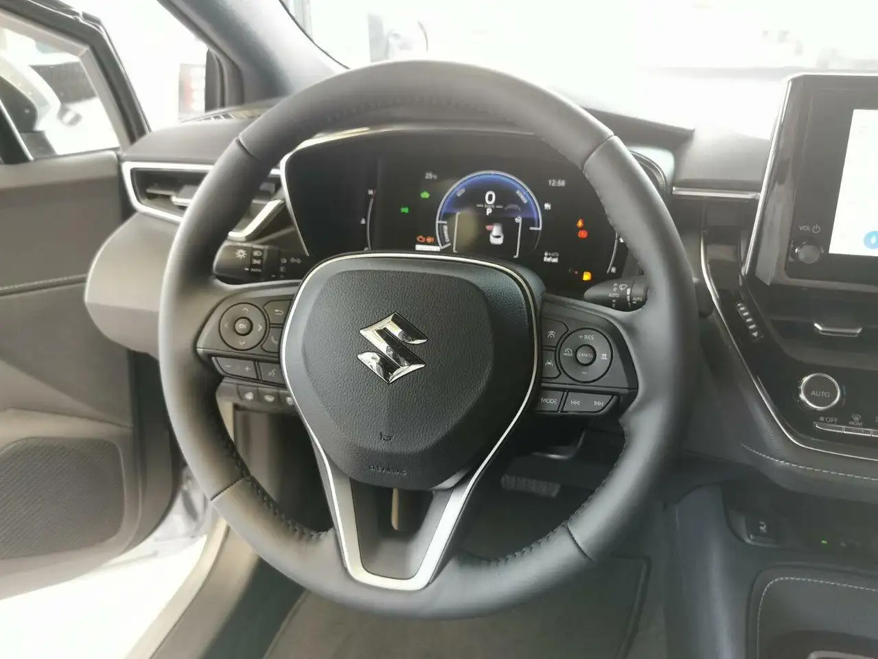 Suzuki Swace 1.8 Hybrid Comfort+ Automatik Vollhybrid — معرض صور السيارة 17