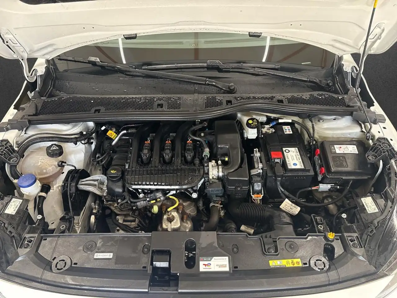 Peugeot 208 1.2 PureTech 75 Active — معرض صور السيارة 5