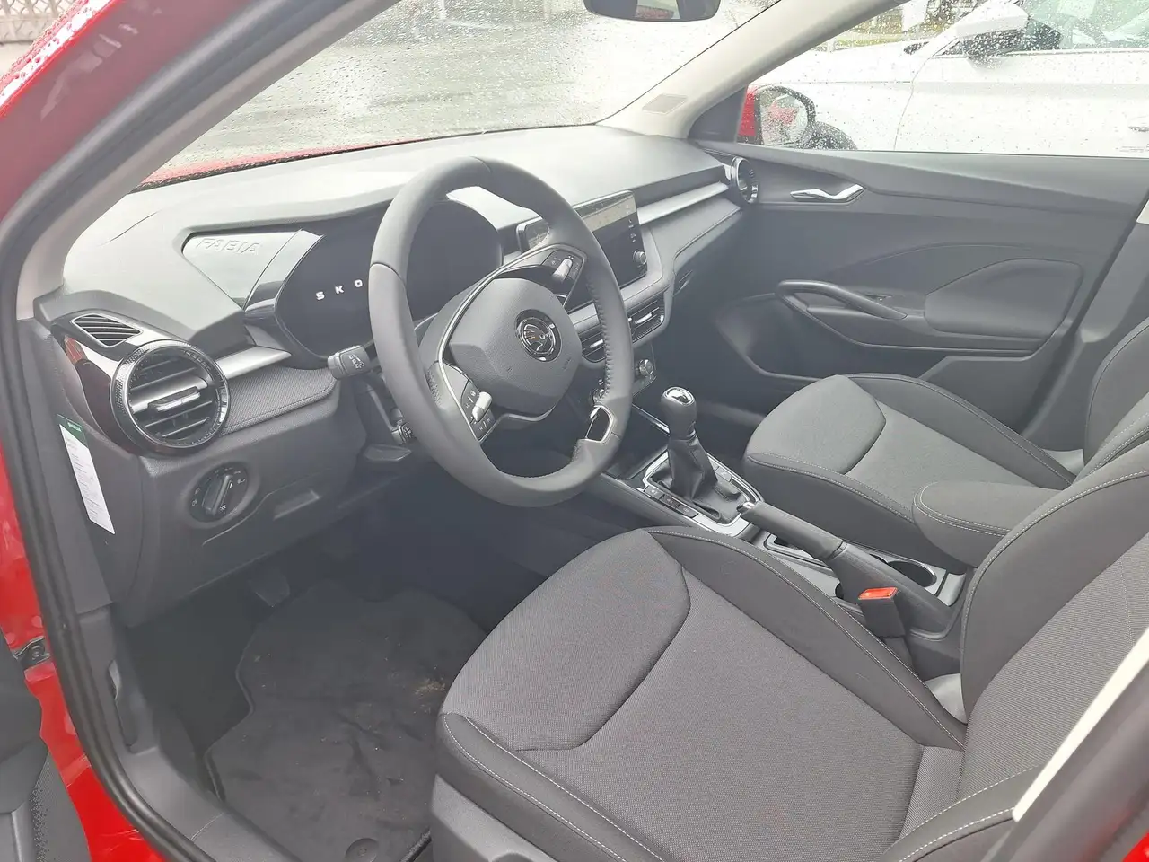 Skoda Fabia 1.0 TSI Selection 70 kW (95 PS), Schaltgetriebe — معرض صور السيارة 3