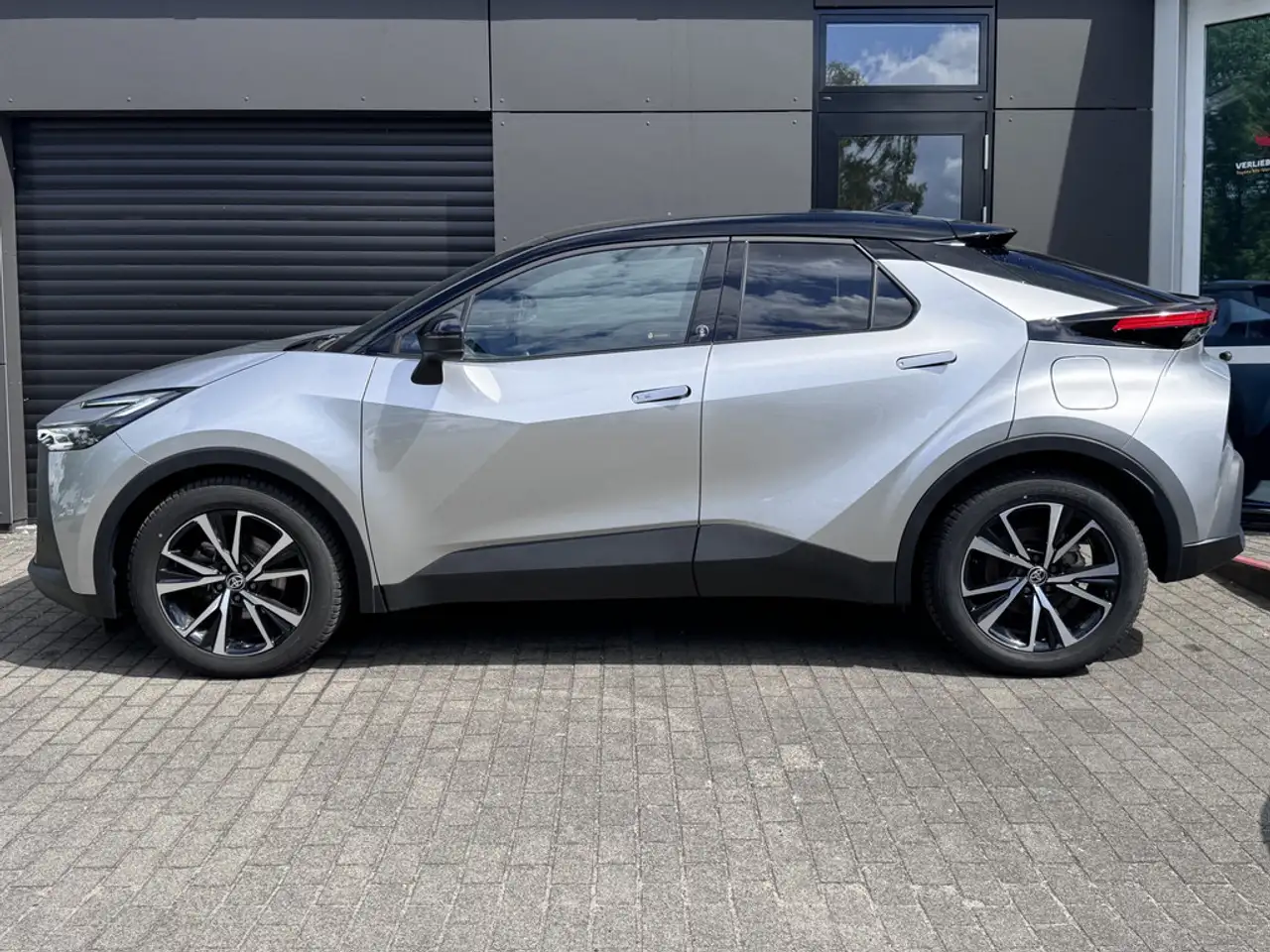 Toyota C-HR 1.8 Hybrid FWD Team Deutschland — معرض صور السيارة 3