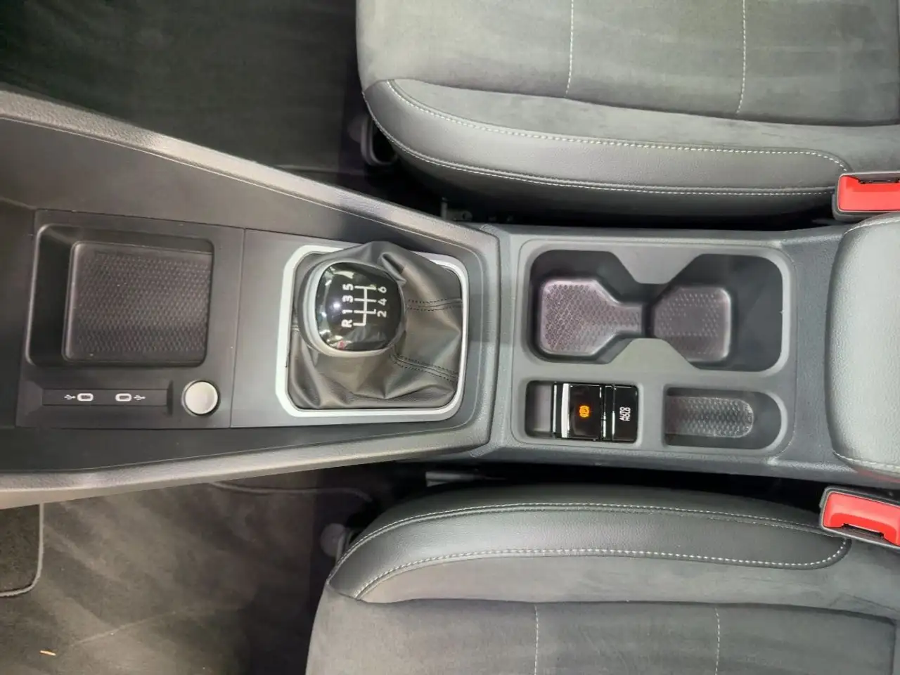 Volkswagen Caddy 1.5 TSI Style LED Kamera Tempo Lane Ass. S — Vehicle gallery 13