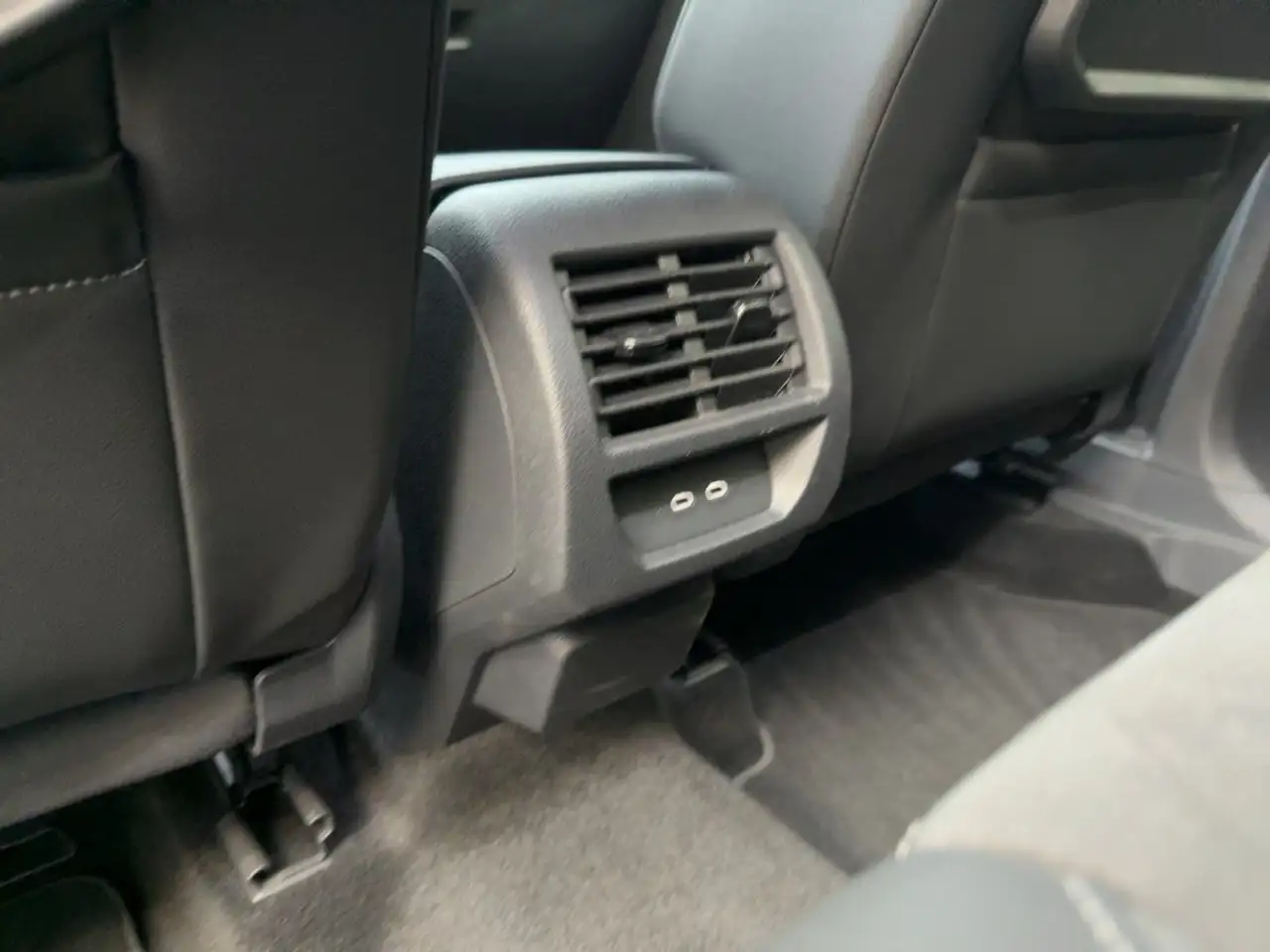 Volkswagen Caddy 1.5 TSI Style LED Kamera Tempo Lane Ass. S — Vehicle gallery 16