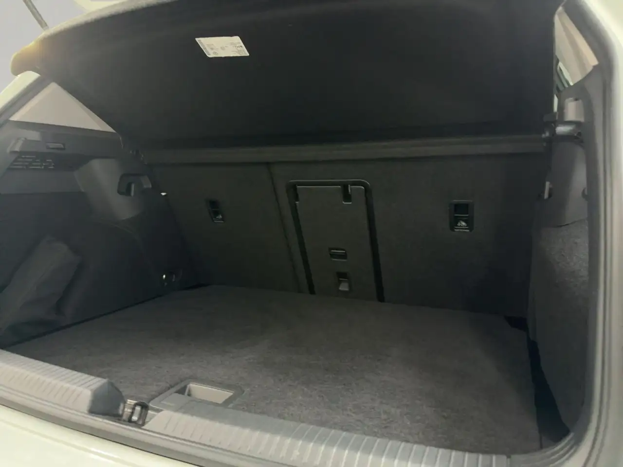 Volkswagen Golf 8 Move 1.0 TSI LED PDC SHZ APP NAV-VORB. — Galerie du véhicule 6