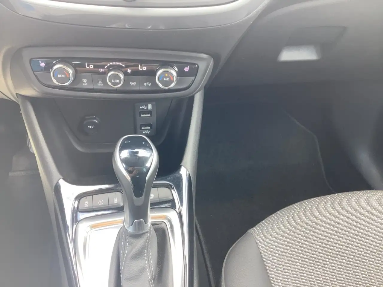 Opel Crossland 1.2 Turbo Elegance Paket LED+Navi+SHZ — معرض صور السيارة 21