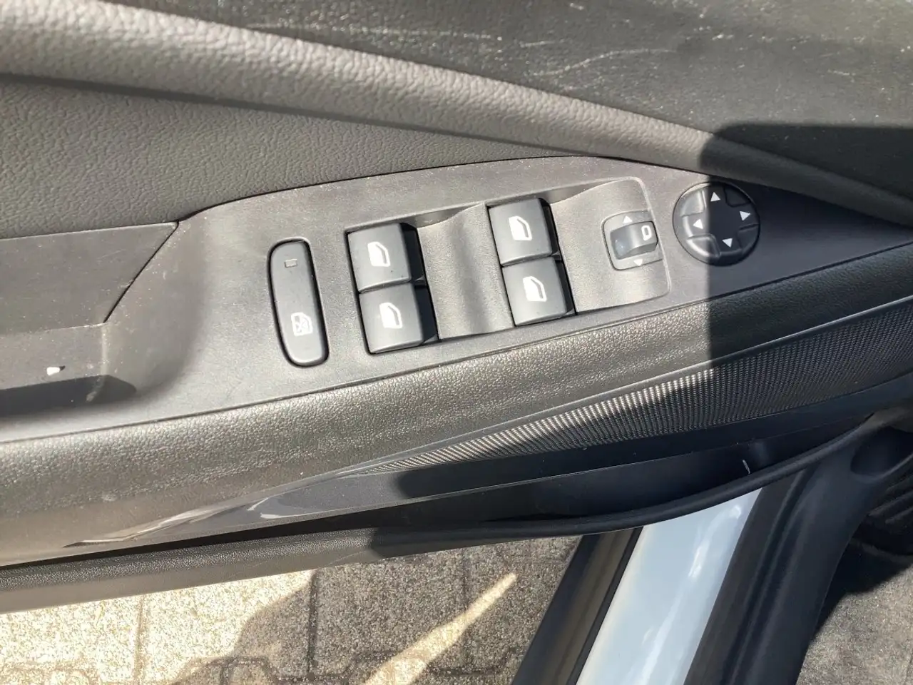 Opel Crossland 1.2 Turbo Elegance Paket LED+Navi+SHZ — معرض صور السيارة 15
