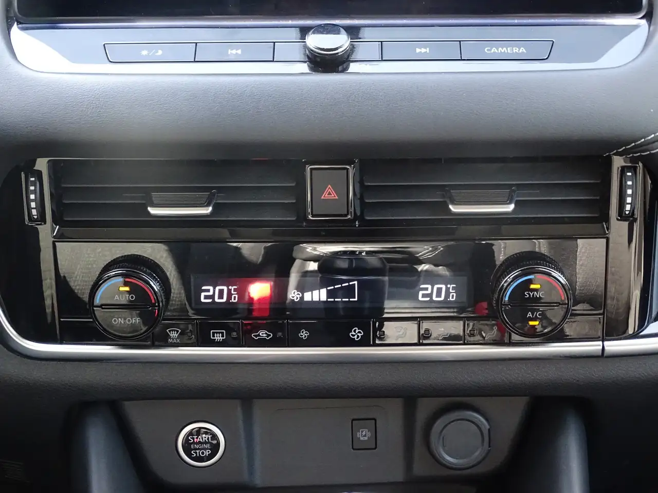 Nissan Qashqai N-Connecta 1.3 Dig-T LED ACC Navi Pano — Vehicle gallery 18
