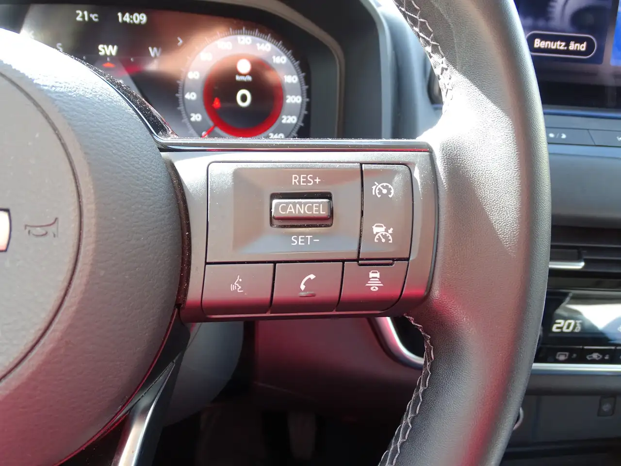Nissan Qashqai N-Connecta 1.3 Dig-T LED ACC Navi Pano — Vehicle gallery 22