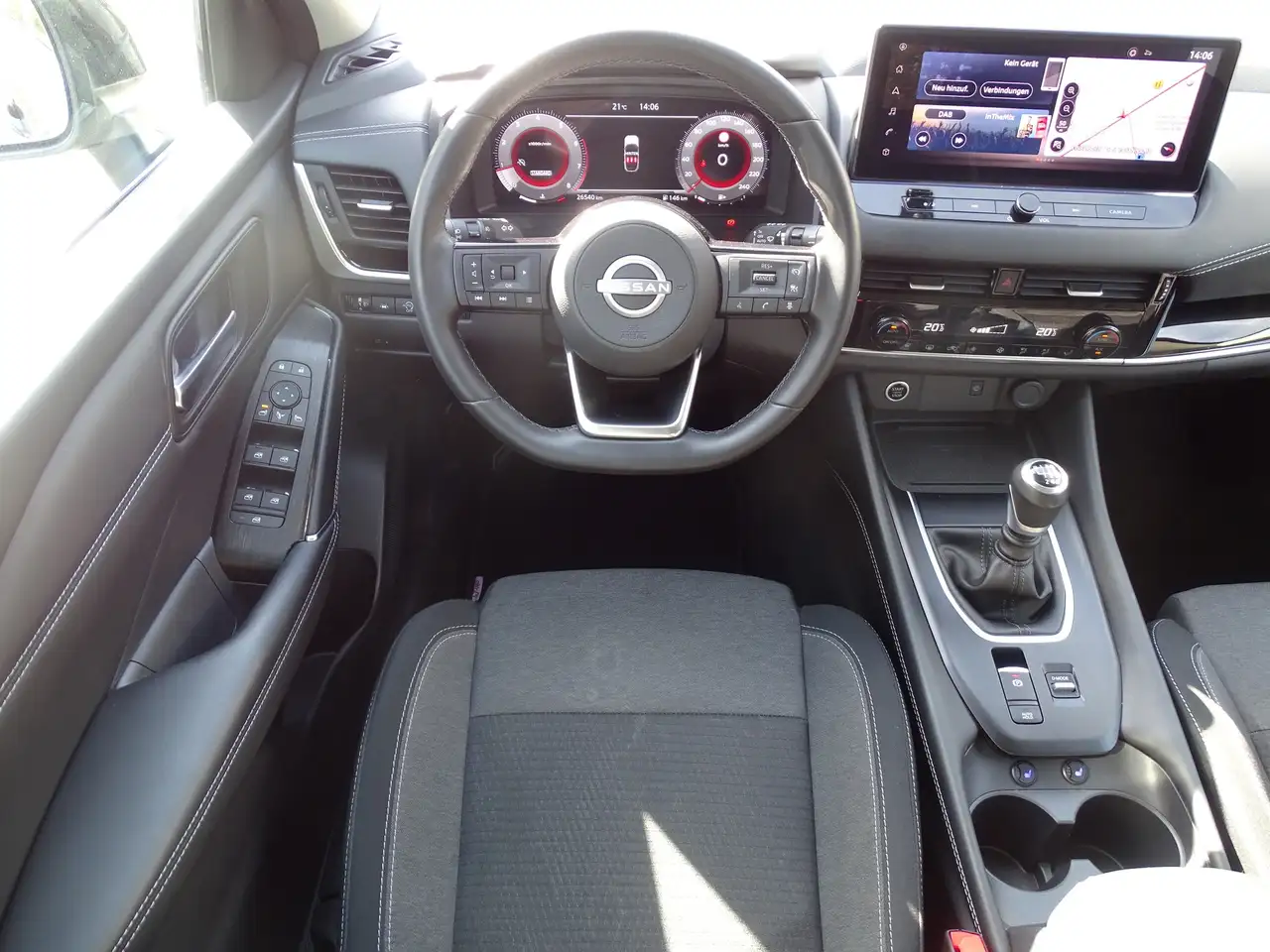 Nissan Qashqai N-Connecta 1.3 Dig-T LED ACC Navi Pano — Vehicle gallery 12