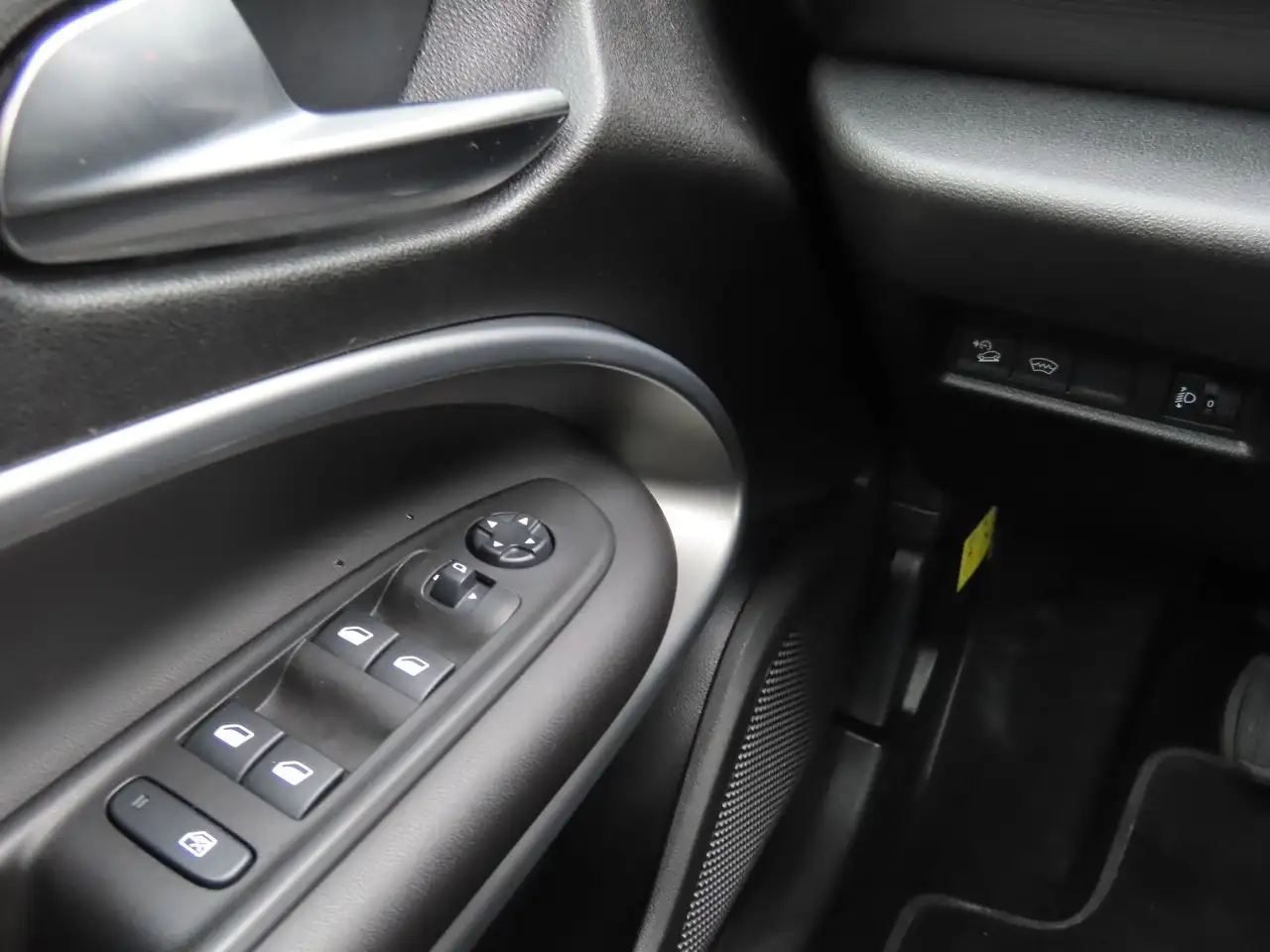Jeep Avenger 1.2 GSE T3 GDI Klima Navi CarPlay — معرض صور السيارة 15