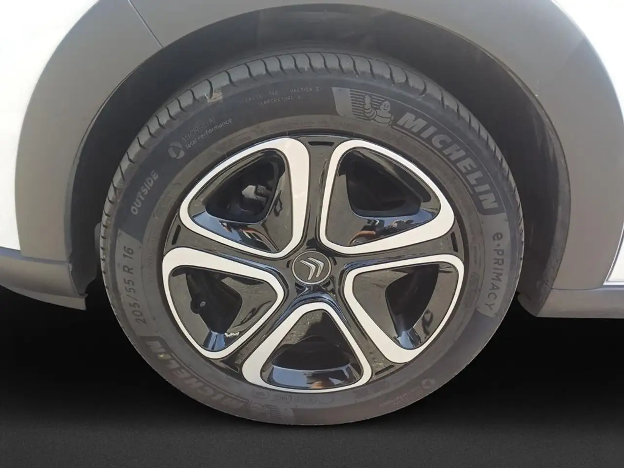 Citroen C3 PureTech 83 S&S Plus — Vehicle gallery 8