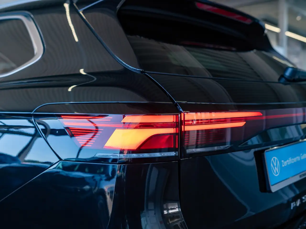 Volkswagen Passat Business 1,5 l eTSI DSG AHK ACC LED BT — Galería del vehículo 29