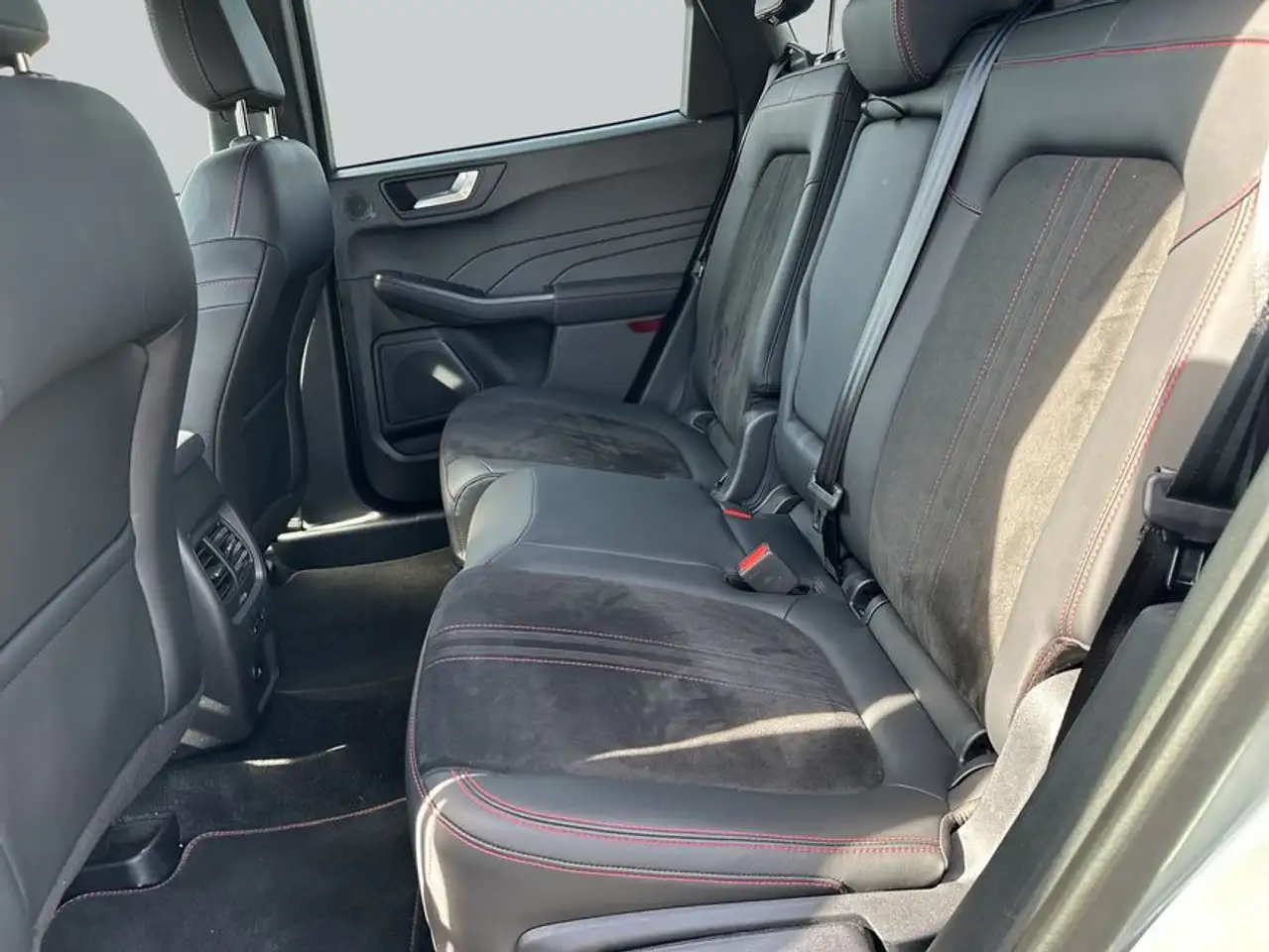 Ford Kuga 2.5 Duratec FHEV ST-LINE X — Vehicle gallery 9