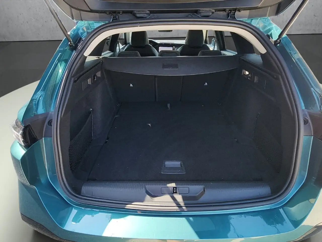 Peugeot 308 SW Allure PT 130 EAT8 Navi 360 Kamera LED Apple Ca — Galería del vehículo 7