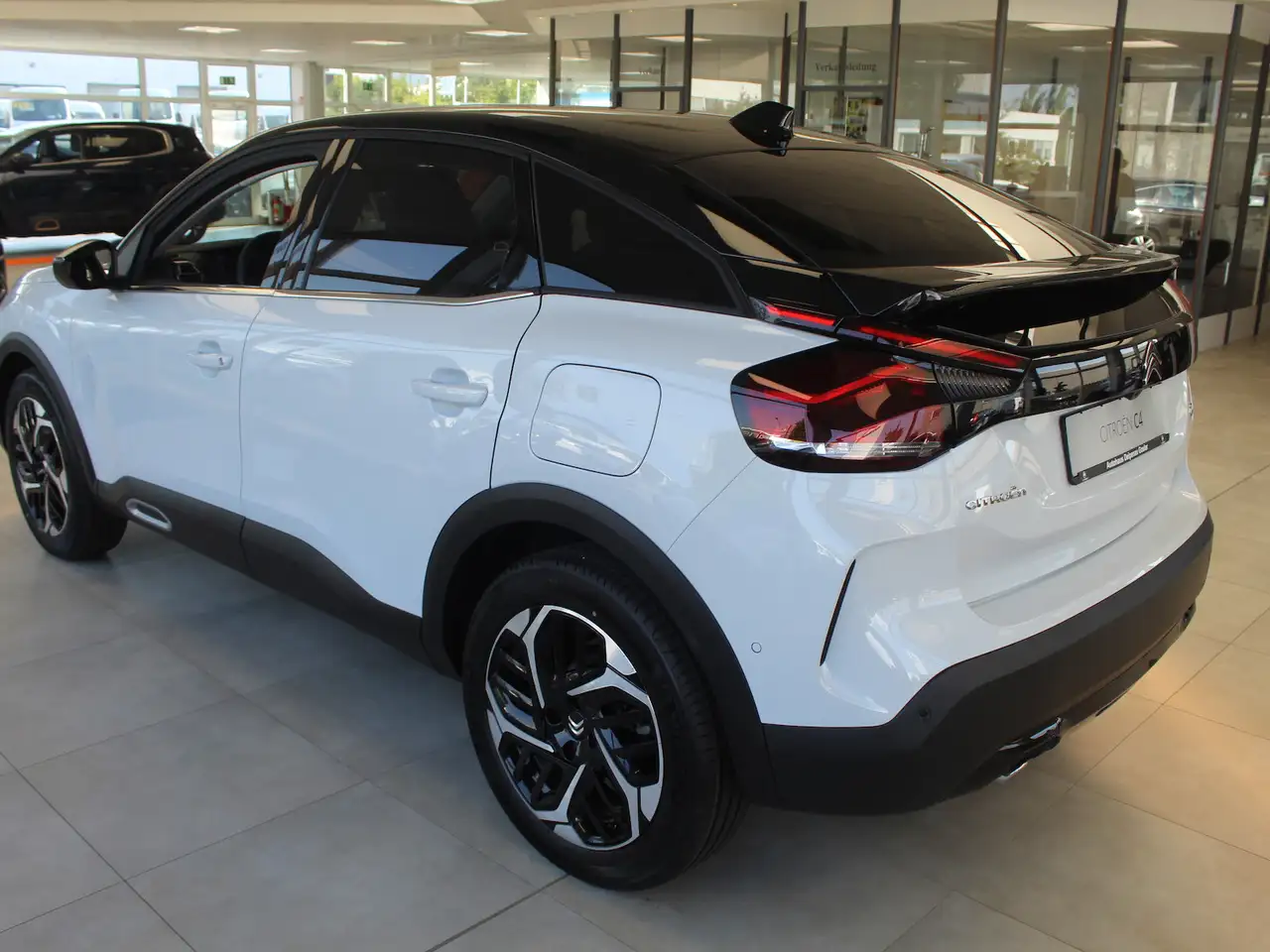 Citroen C4 MAX PT130 EAT LED Navi 360 Grad Kamera Head Up Alc — معرض صور السيارة 5