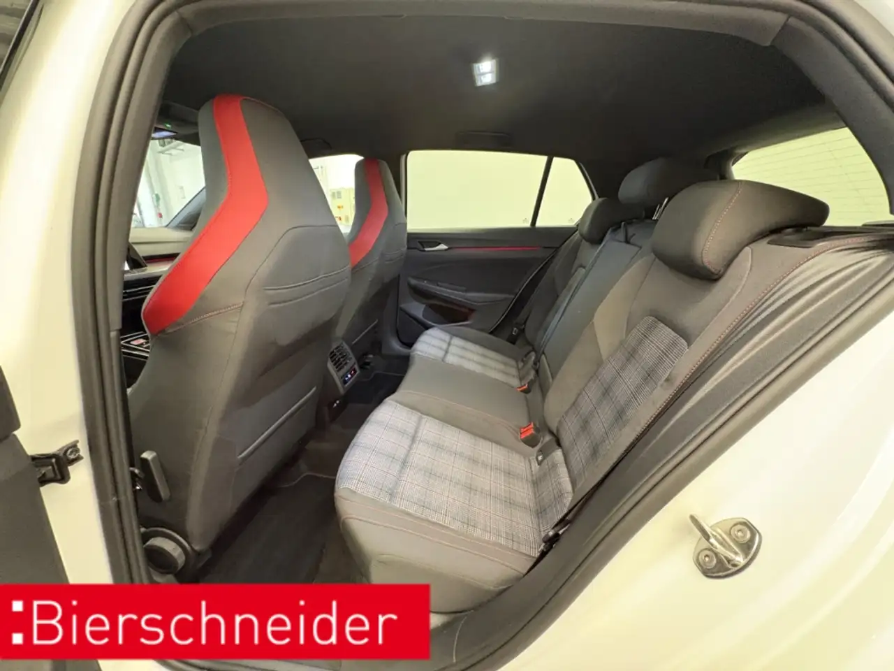 Volkswagen Golf GTI 8 2.0 TSI DSG DIGITAL COCKPIT PRO 19 KAMERA AHK NA — Vehicle gallery 9