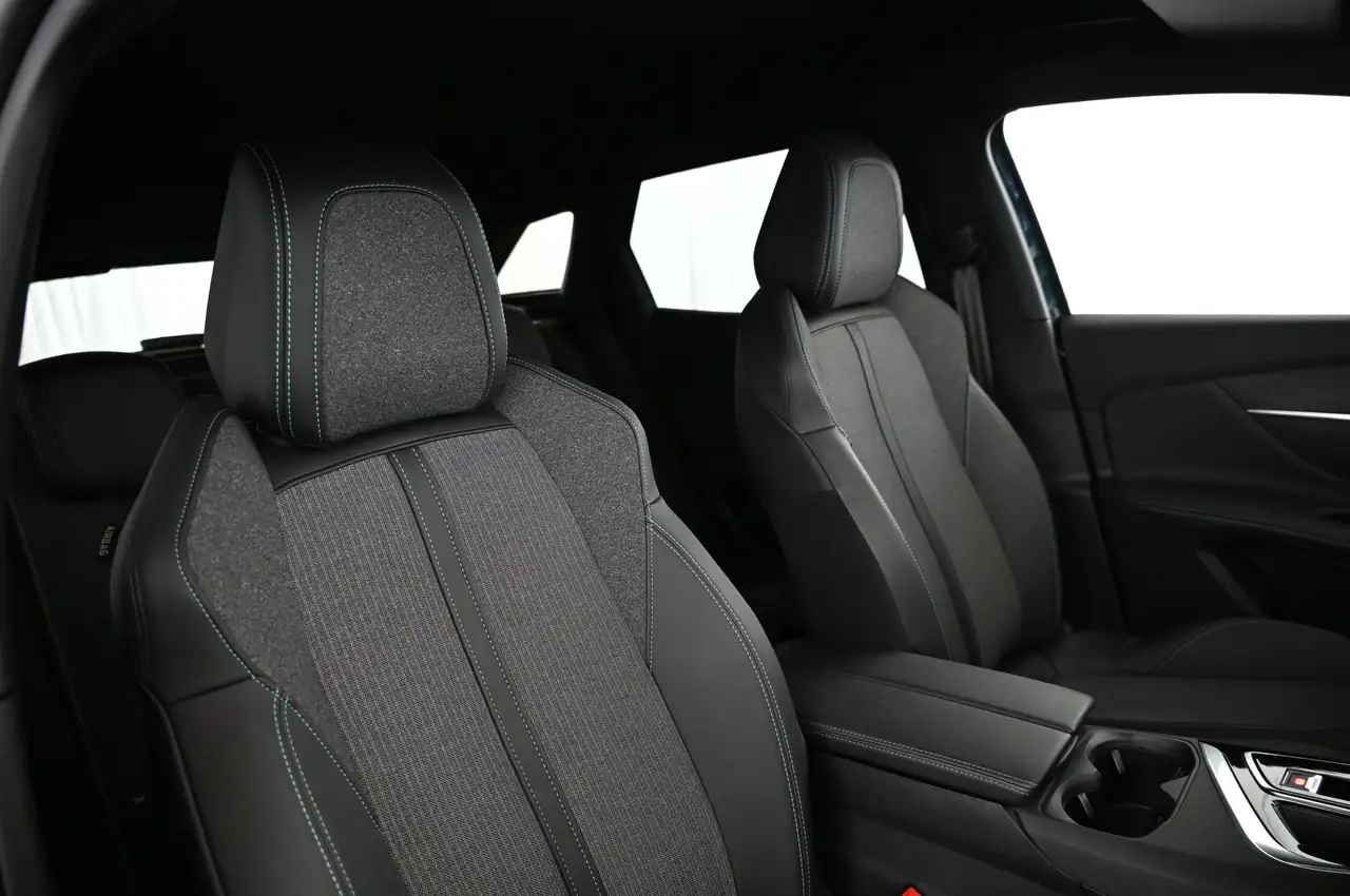 Peugeot 3008 1.6 180 PHEV e-EAT8 Allure-Pack LED/ACC/18 — Galerie du véhicule 27