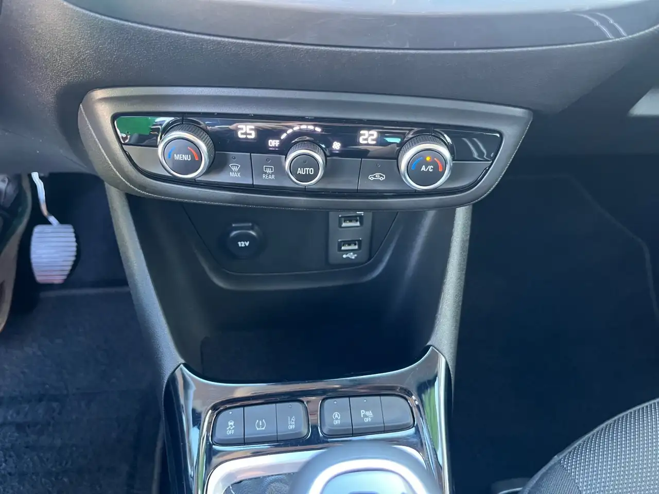 Opel Crossland 1.2 Turbo Elegance 2xKlima Facelift LM — Galería del vehículo 19