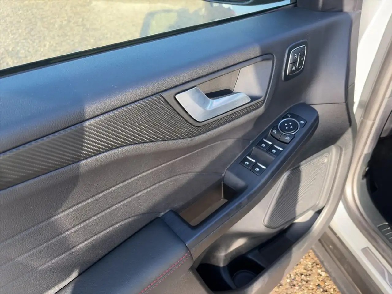 Ford Kuga 2.5 Duratec FHEV ST-LINE X — معرض صور السيارة 15
