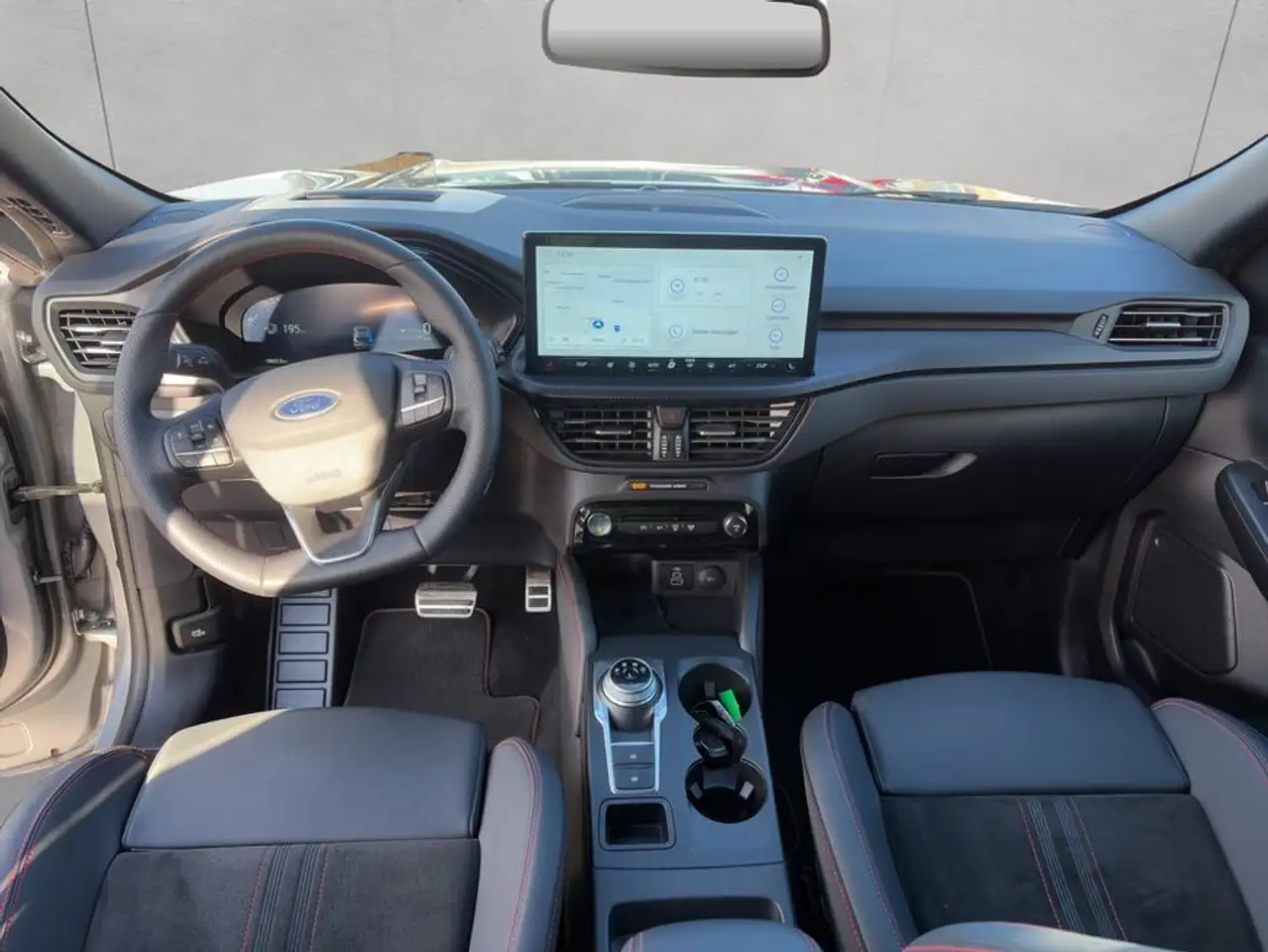 Ford Kuga 2.5 Duratec FHEV ST-LINE X — معرض صور السيارة 12