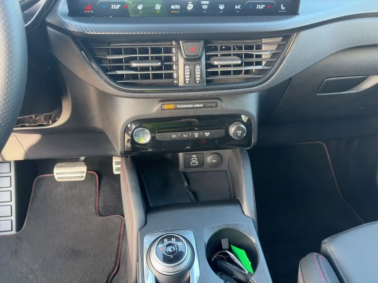 Ford Kuga 2.5 Duratec FHEV ST-LINE X — معرض صور السيارة 13