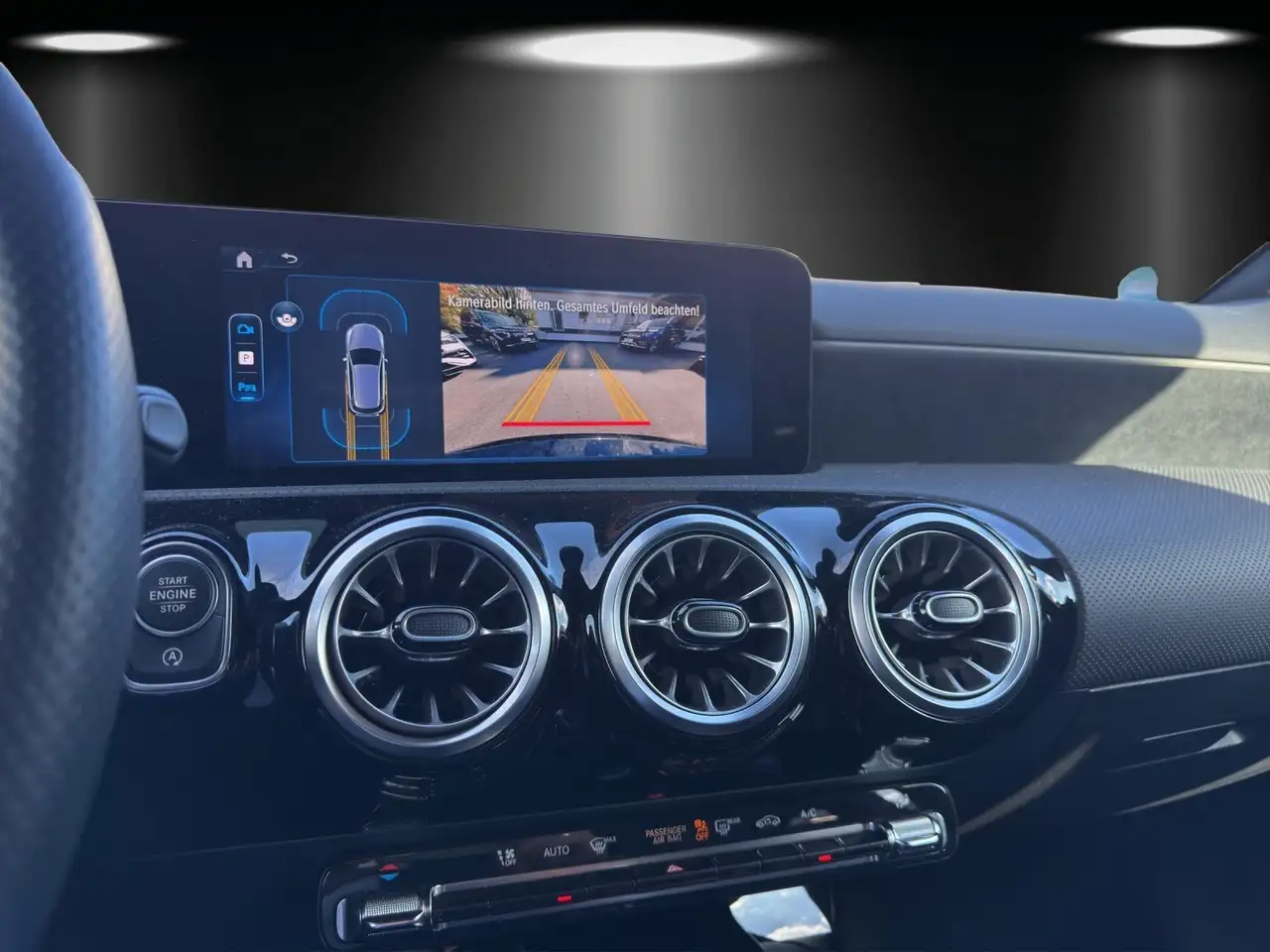 Mercedes-Benz A 180 AMG KeyGo LED Kamera Soundsystem Totwinkel — Galería del vehículo 11